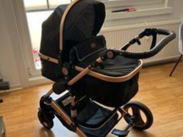 Kinderwagen + Autositz 3in1 von Daliya - 1